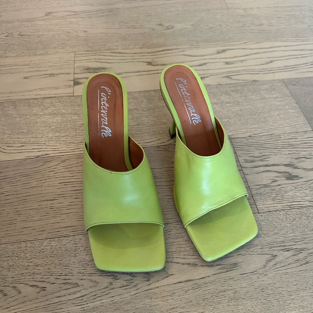 L’intervalle Green Leather Mules